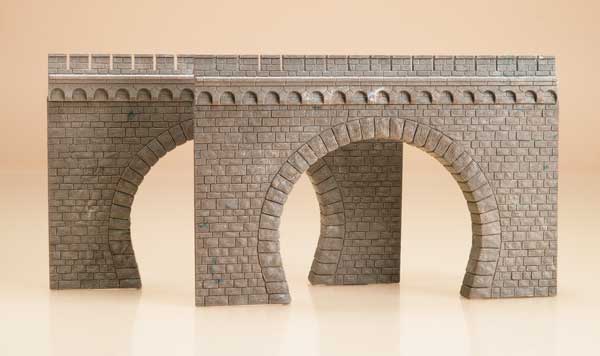 2 Double track tunnel portals<br /><a href='images/pictures/Auhagen/41587.jpg' target='_blank'>Full size image</a>